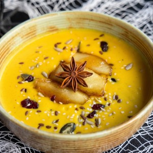 PUMPKIN CREAM SOUP WITH CARAMELIZED APPLES